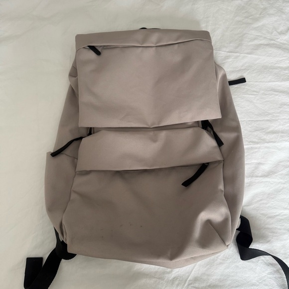 Everlane Transit Backpack - Picture 3 of 7